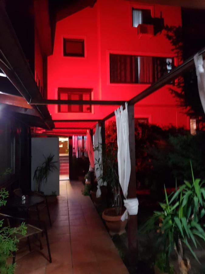 Pensiunea Red Rose Apartments ティミショアラ エクステリア 写真
